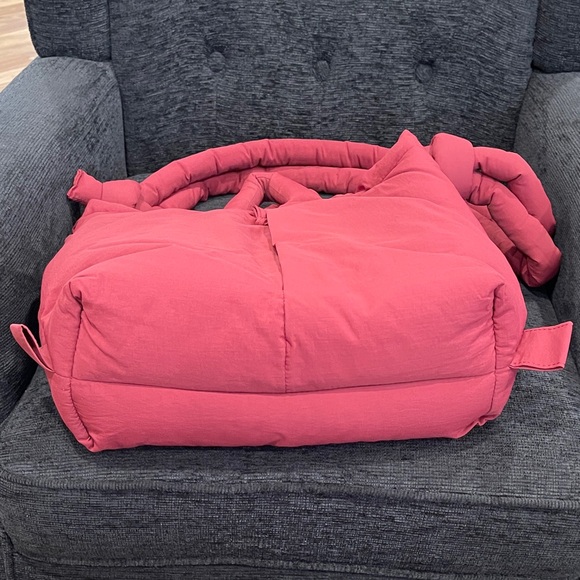 NWOT..Olend Women's Versitile Bag. Wear As A Backpack, Handbag or Shoulder Bag. - Picture 6 of 7